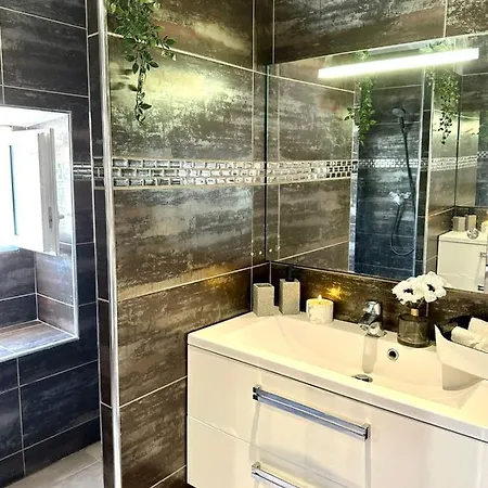 Luxury Of Approximately 40m2 With Terrace Appartement *